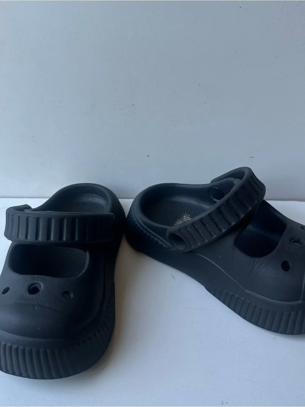 Toddler Black Foam Clogs Adjustable Strap Shoes US Size 9 Lightweight Unisex